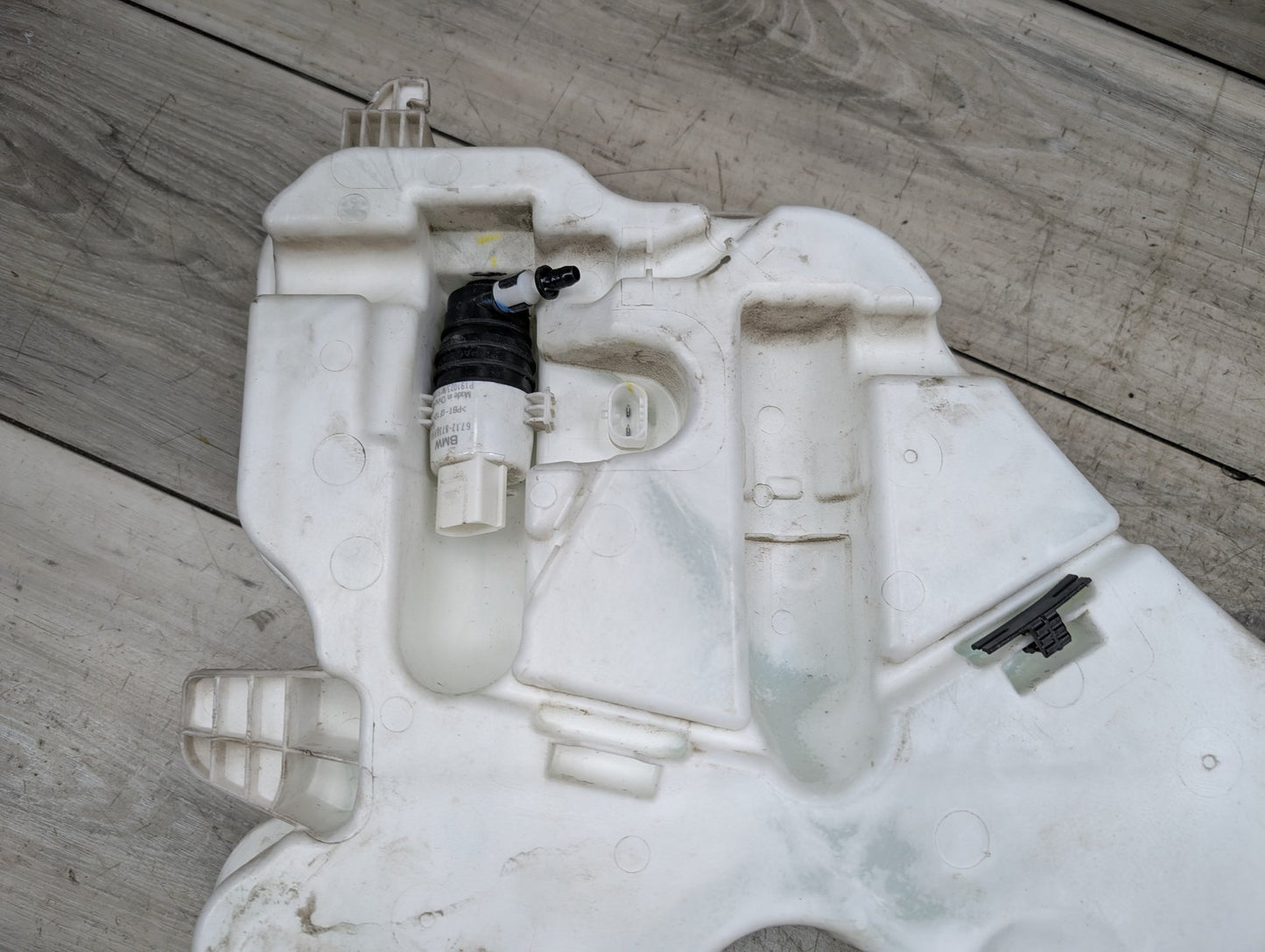 OEM BMW G20 G22 330 M340 430 M440 Windshield Wipe Washer Bottle Tank Reservoir