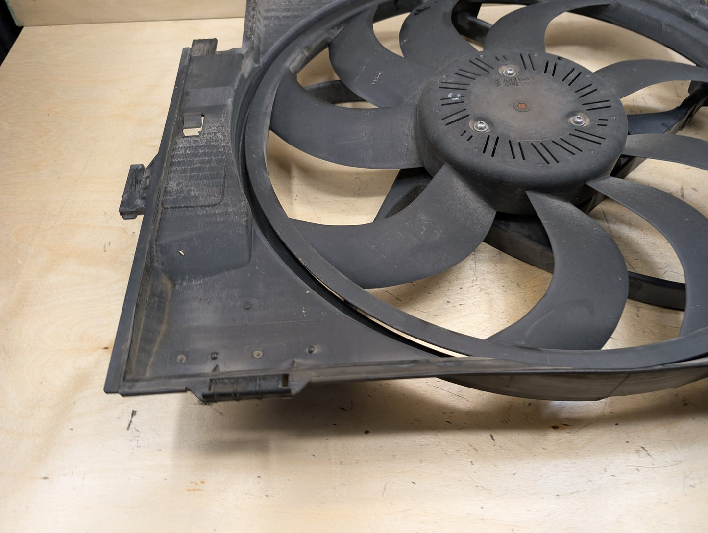2012-2018 BMW 328i F30 Radiator Fan Shroud Housing w/ Motor 7640511