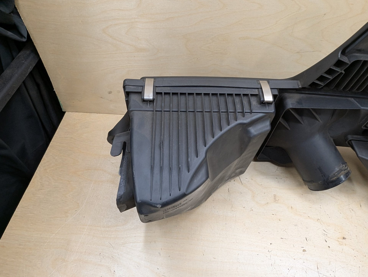 2012-2018 BMW F30 328i N47D20O1 Engine Air Filter Box Assembly 8507313
