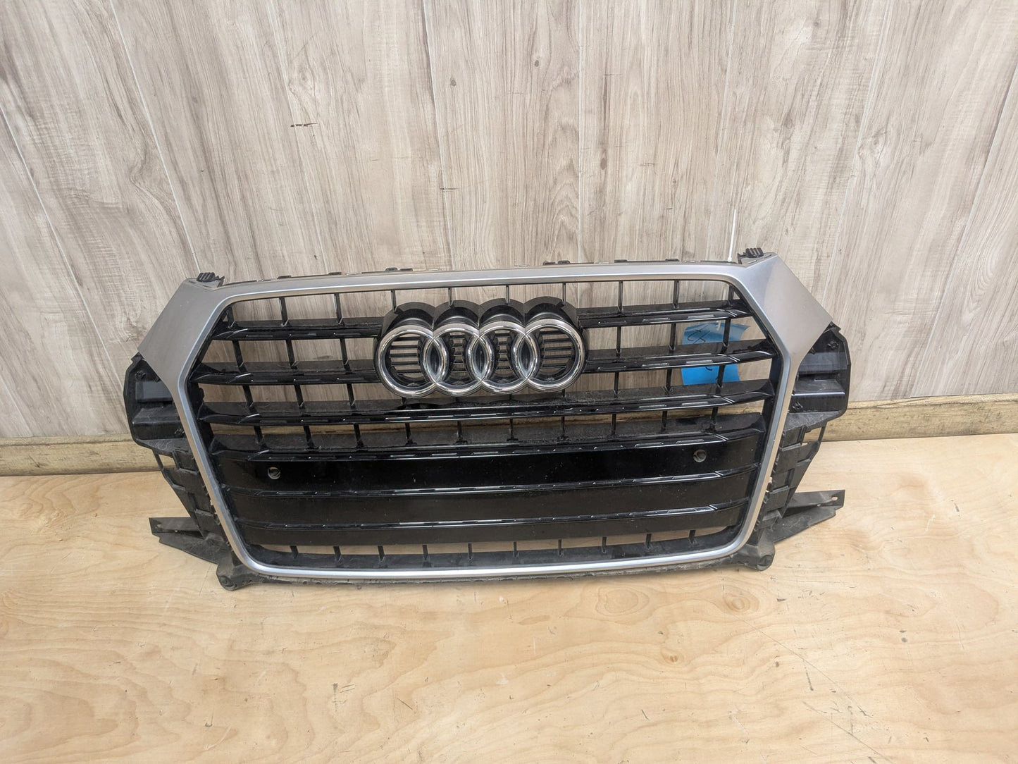 15-18 OEM Audi Q3 8U Front Middle Center Bumper Cover Grille 8U0853651AA