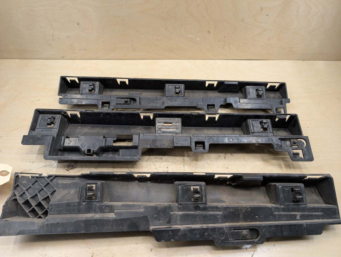 2012-2018 BMW 328i F30 Left Driver Side Skirt Rocker Panel Brackets SET 7256917