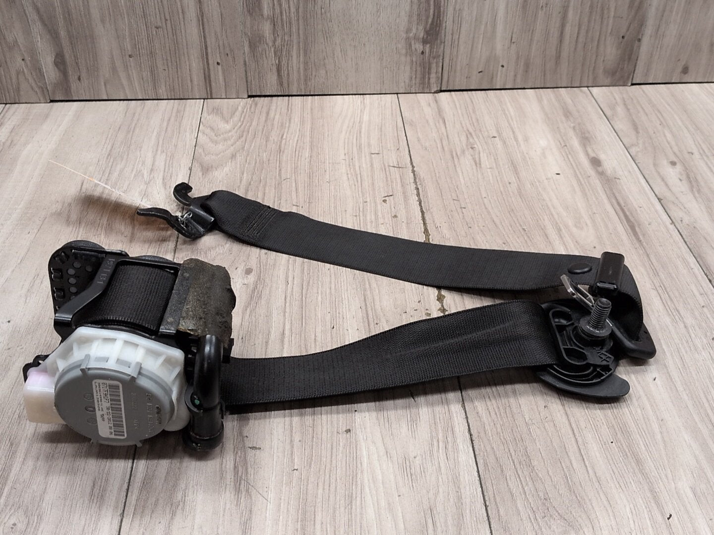 2011 - 2017 BMW X3 F25 Front Left Driver Seatbelt Seat Belt Retractor 7258435 N20B20O0