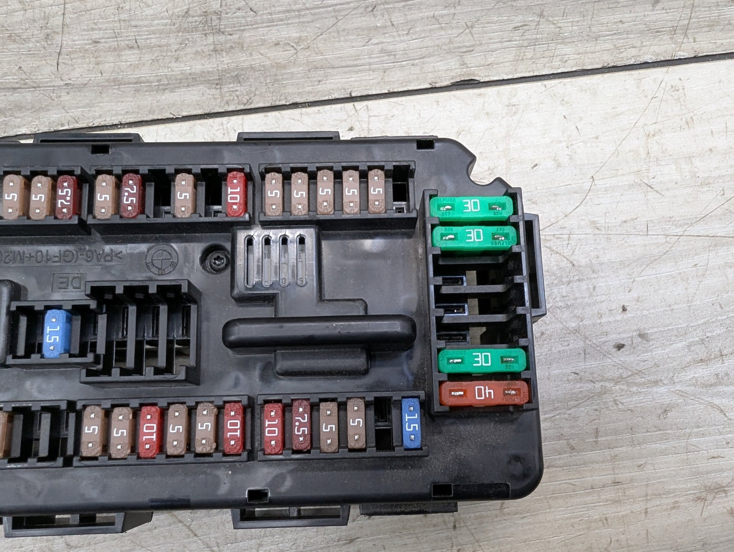 2012-2018 BMW 340i F30 Front Power Distribution Fuse Box 9389068
