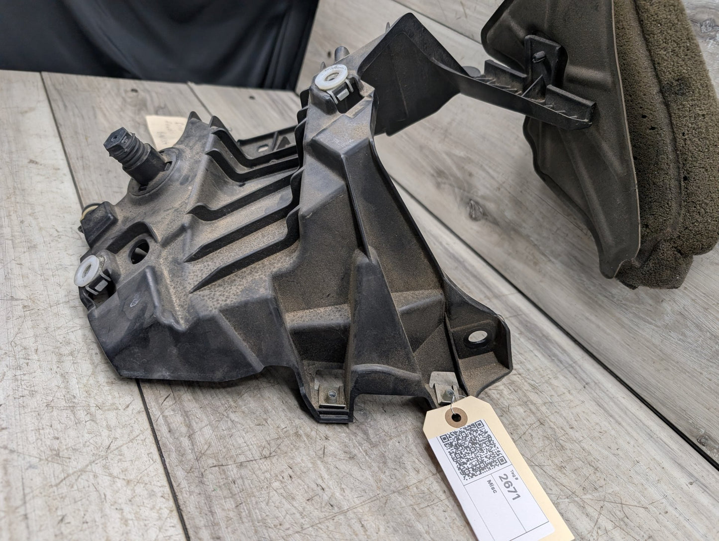 OEM BMW F15 F16 F85 F86 X5 X6 Front Left Driver Fender Mount Support Brackets
