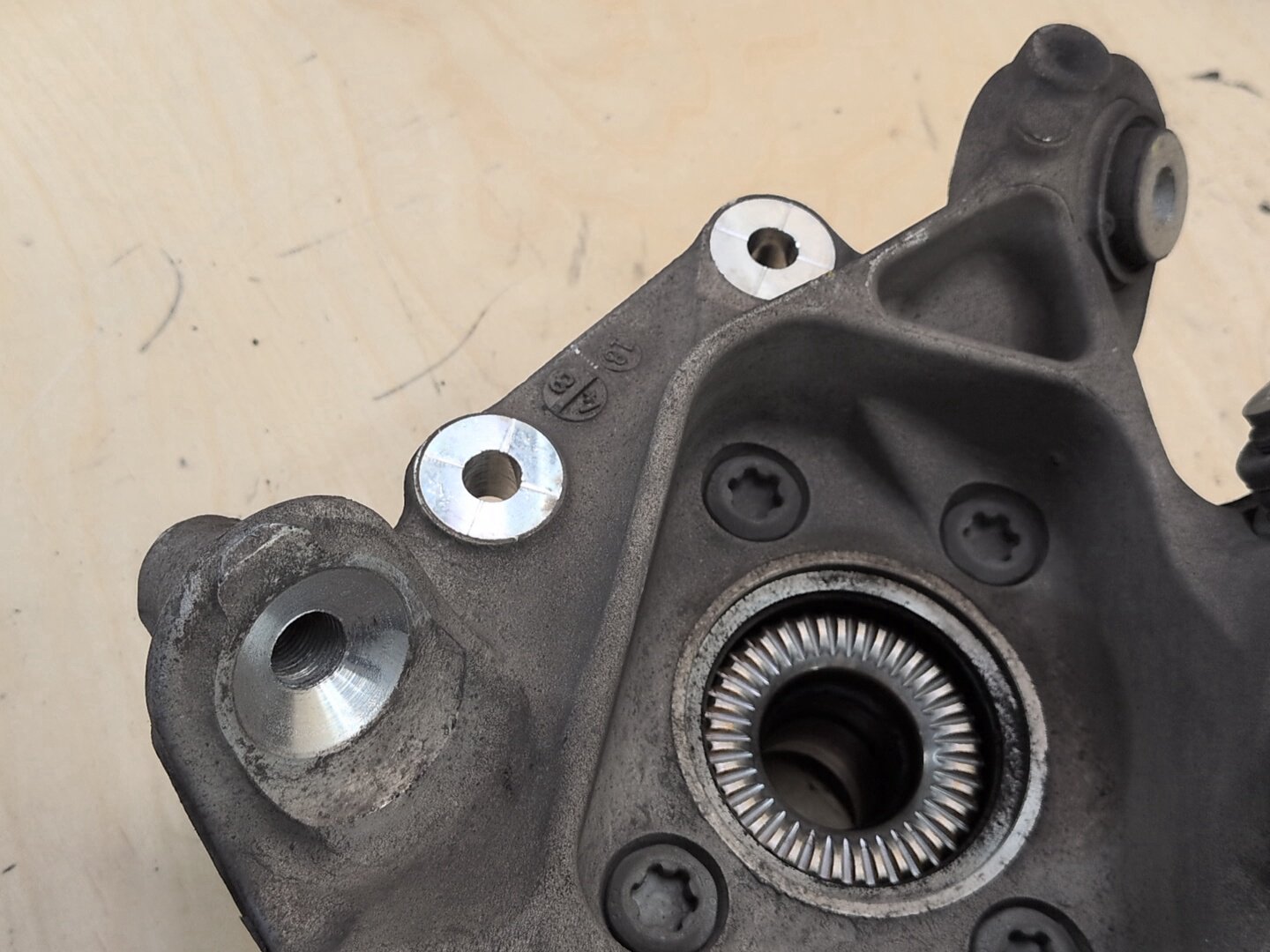 OEM BMW G01 X3 30i 30iX M40iX REAR Left Driver Knuckle Wheel Hub Spindle Bearing