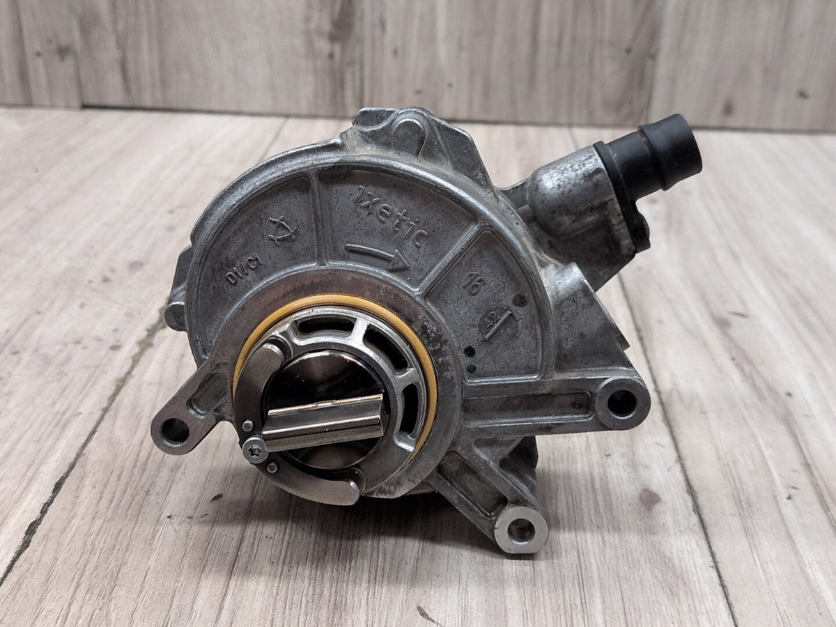 2017-2023 BMW G30 M550i N63B44O2 Engine Motor Vacuum Pump 8634120