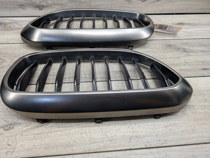 2017-2023 BMW M550i xDrive G30 Front Left Right Upper Bumper Cover Kidney Grilles SET 7383520