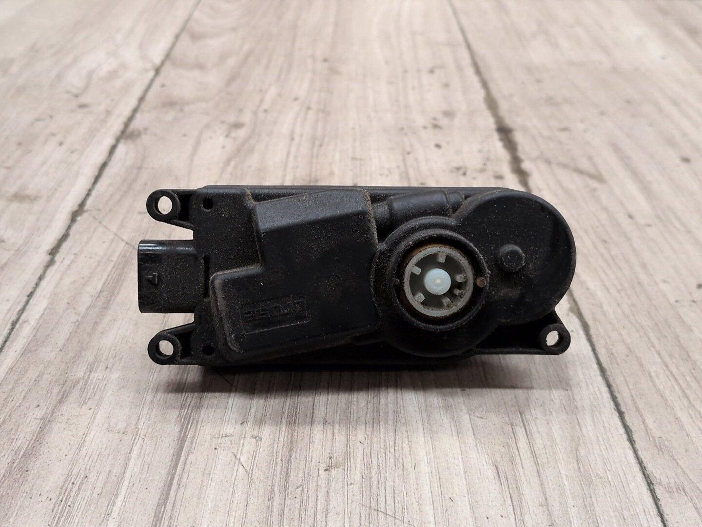 OEM BMW G30 530 540 M550 G12 740 750 M760 Upper Grille Air Flap Motor Actuator