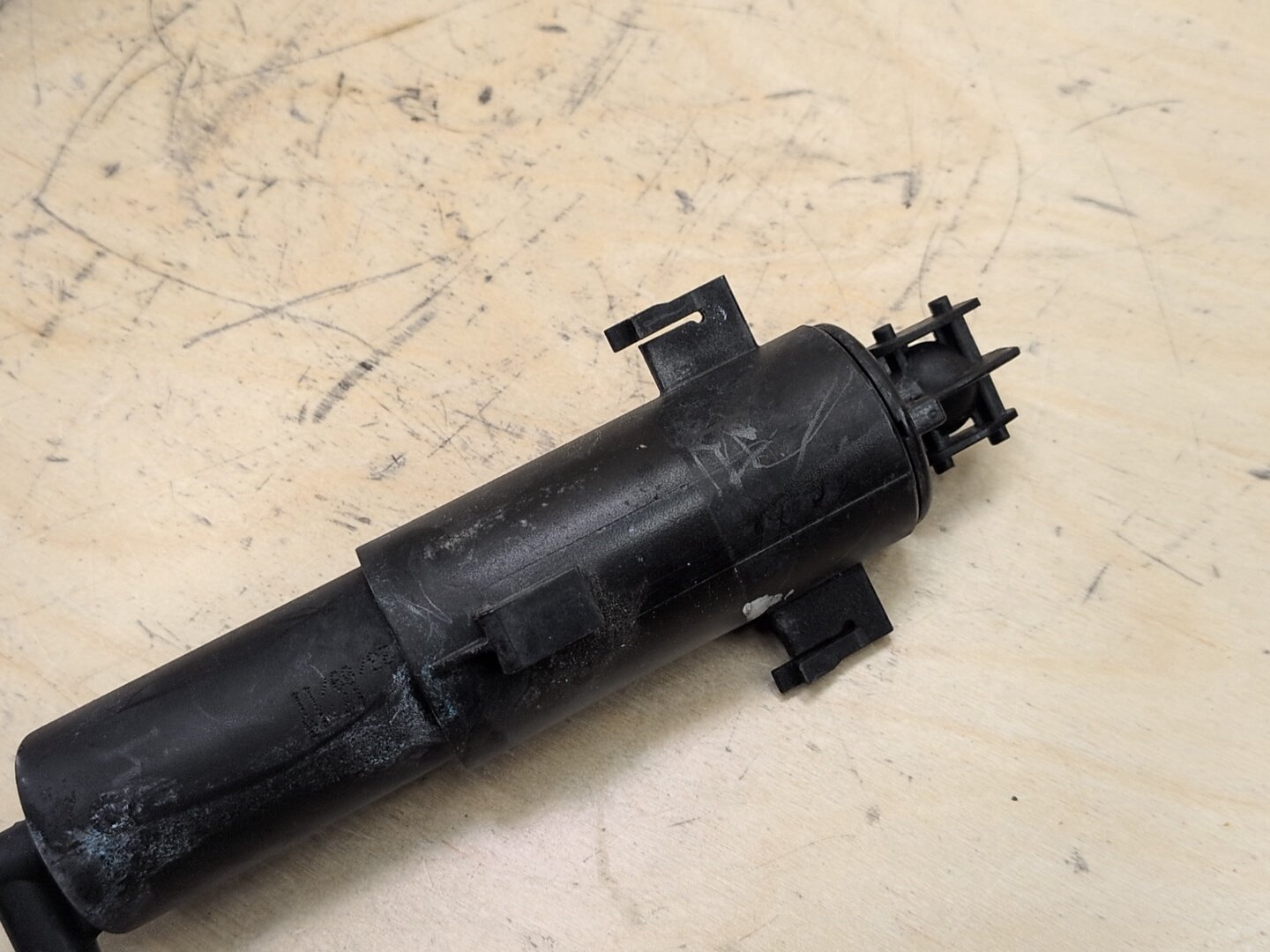 OEM BMW E90 E92 E93 328 335 Front Left Right Headlight Washer Spray Nozzle Jet