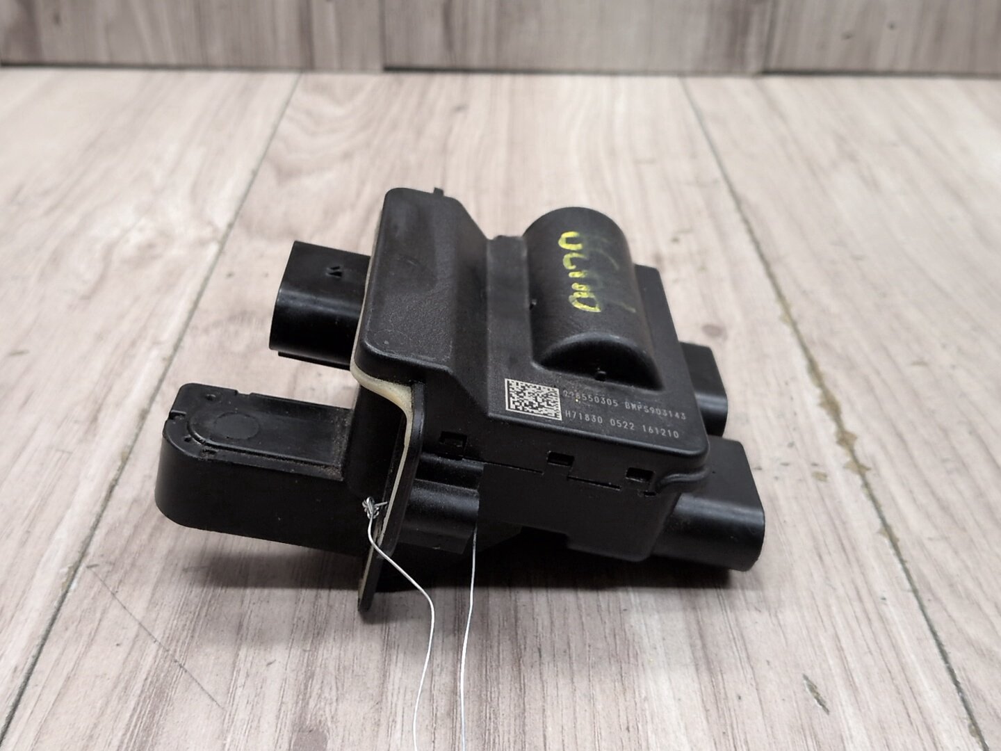 2014 - 2018 BMW X5 F85 Rear Battery B+ Terminal Junction Point Relay Fuse Box 9285503 S63B44T2