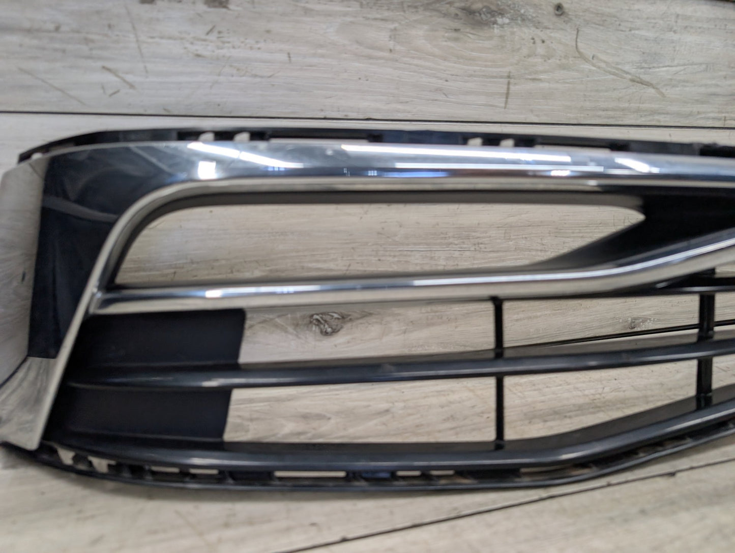 2017-2023 BMW 530i G30 Front Right Passenger Bumper Cover Grille 7385278
