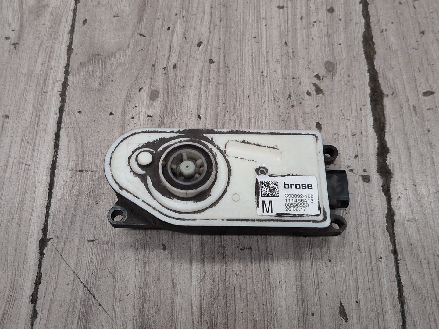 OEM BMW G30 530 540 M550 G12 740 750 M760 Upper Grille Air Flap Motor Actuator
