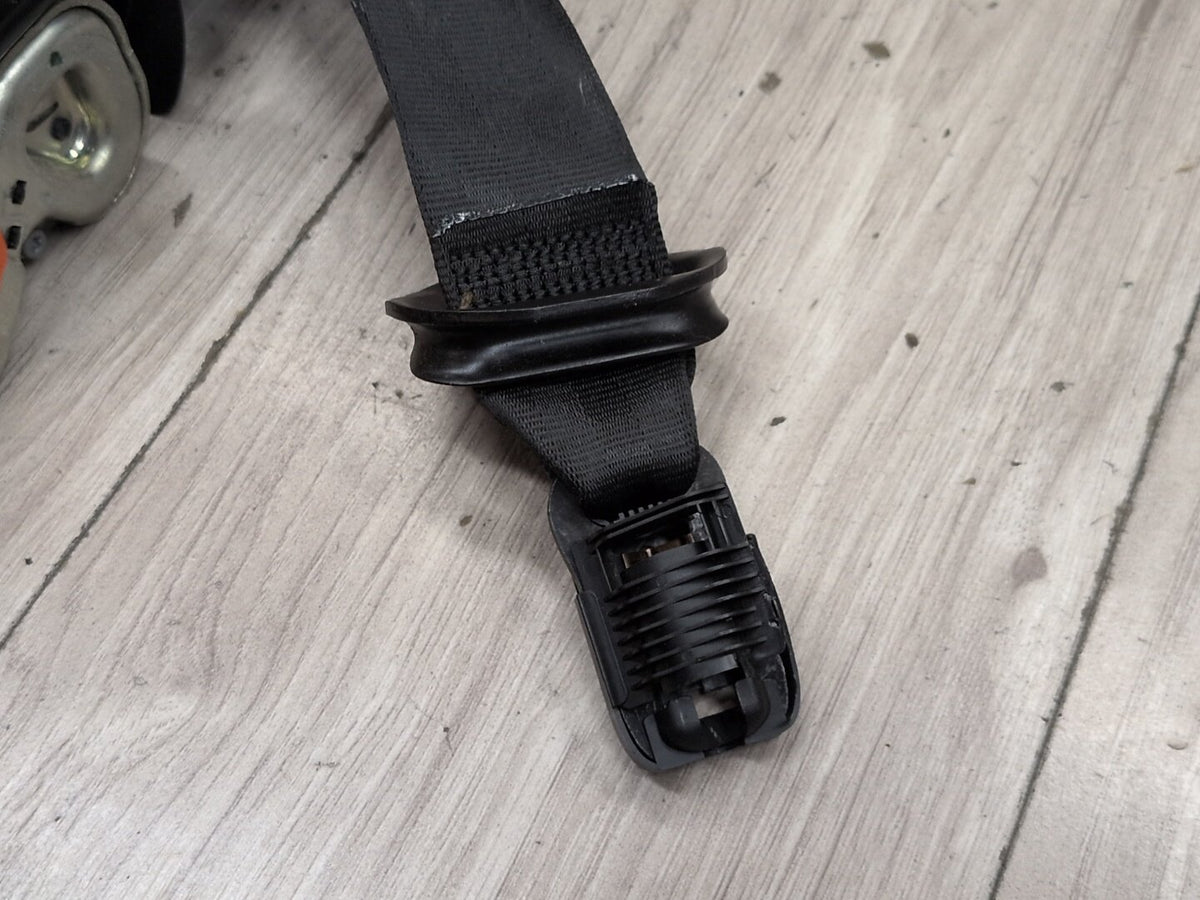 2015-2018 Audi Q3 8U Front Right Passenger Seatbelt Seat Belt Retractor KR16K5618B OEM