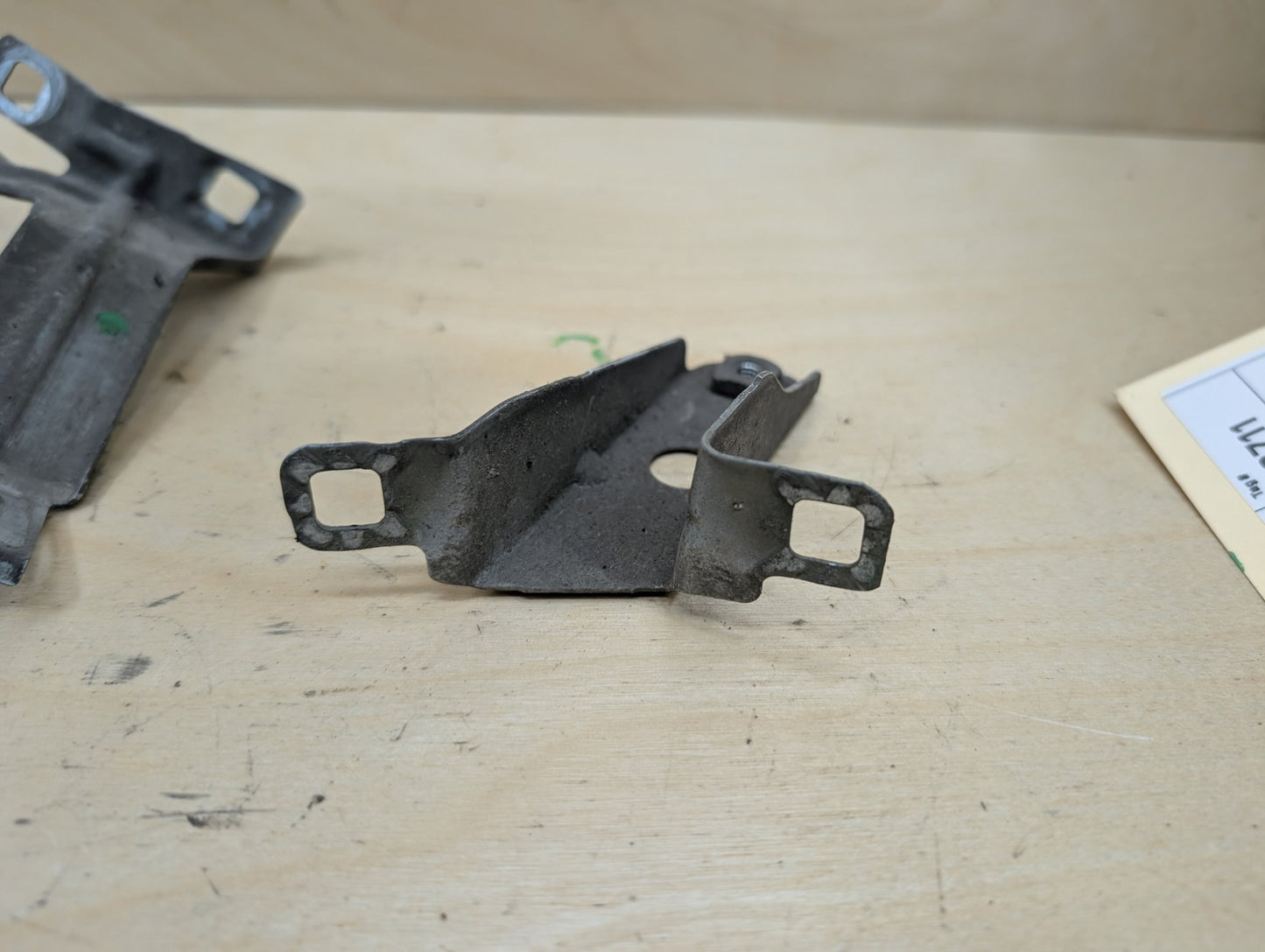 12-20 OEM BMW F30 F32 F33 F36 Front Left Driver Fender Wing Holder Bracket SET