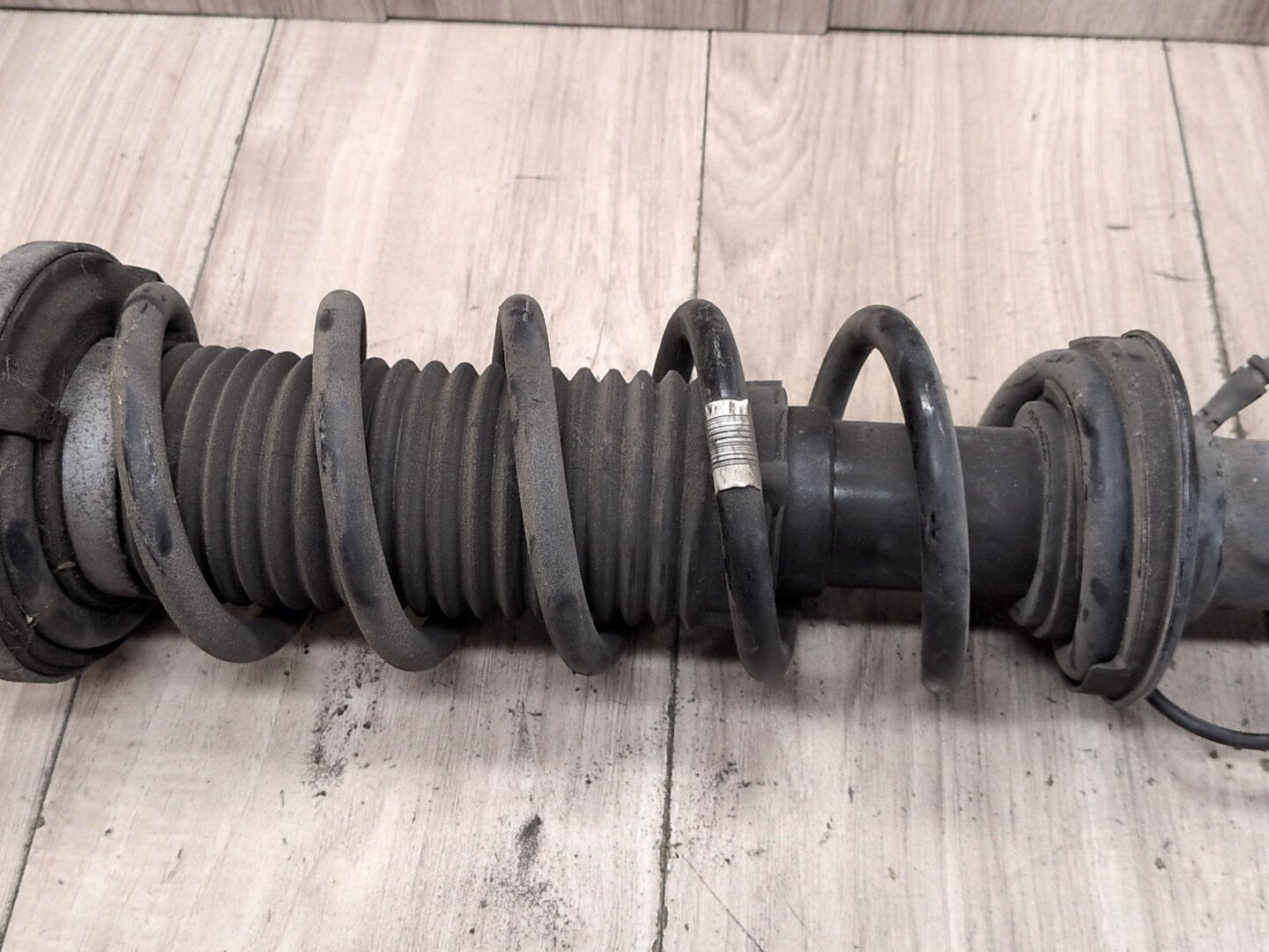 17-23 OEM BMW G30 M550 Rear Left Driver Side Spring Strut Shock Absorber VDC