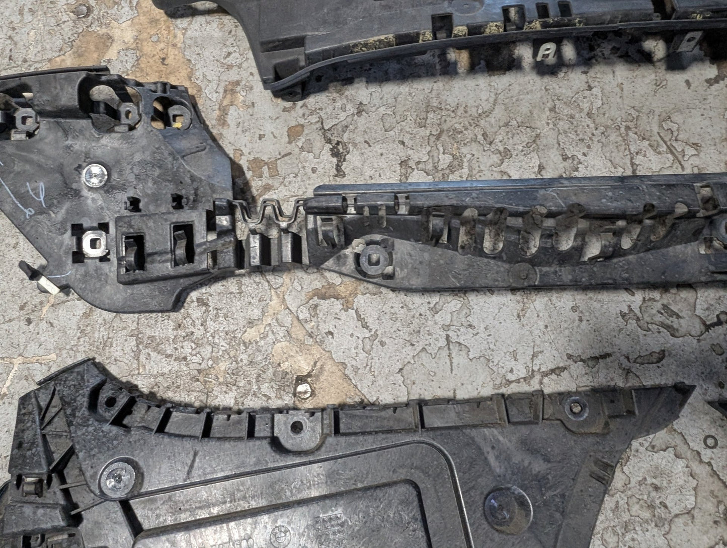 2017-2023 BMW 530i G30 Rear Left Right Center Bumper Support Brackets SET 7387296