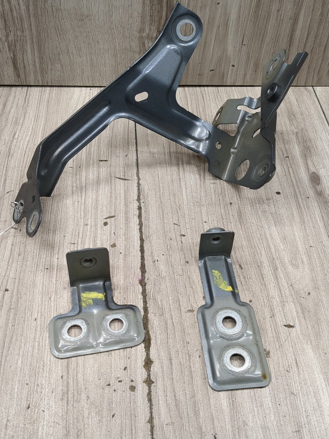 2017 - 2023 BMW M550i G30 Front Left Driver Fender Brackets SET 7349617 N63B44O2