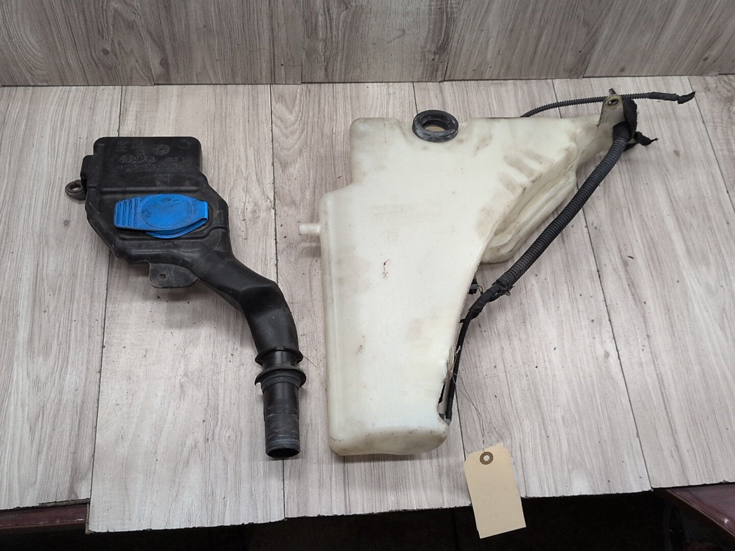 2013 - 2017 Audi S5 8T Windshield Reservoir Tank Assembly 8T1955463B CTUB