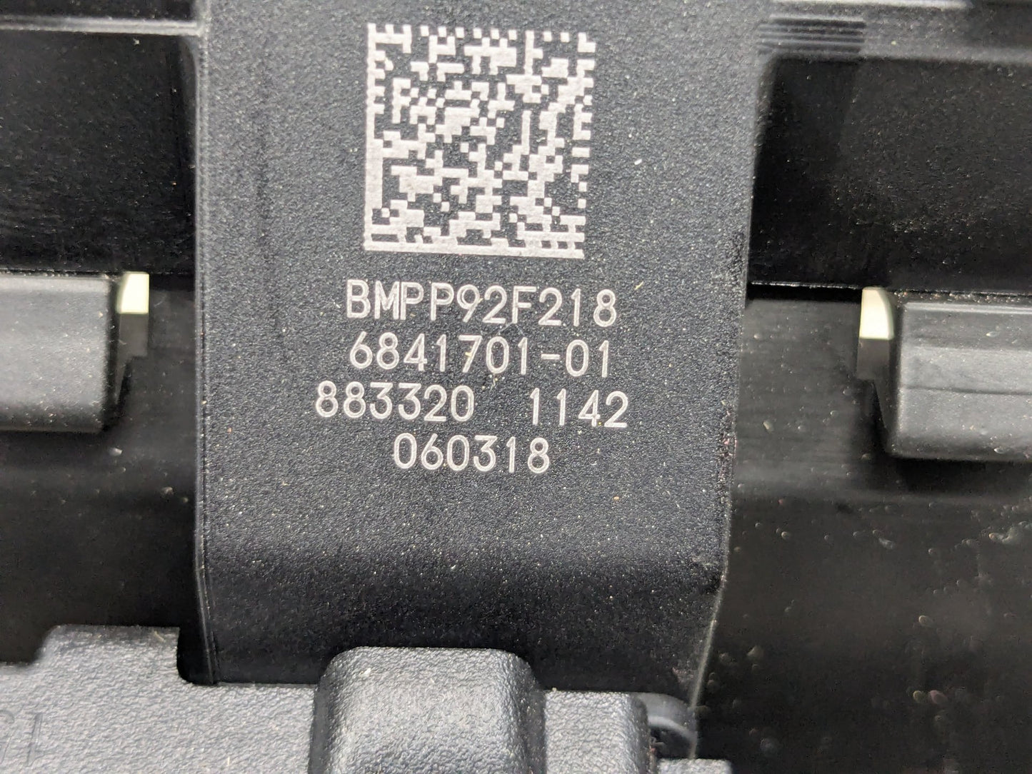 2018 - 2023 BMW X3 G01 Rear Battery B+ Terminal Junction Point Relay Fuse Box 6841701 B58B30M0