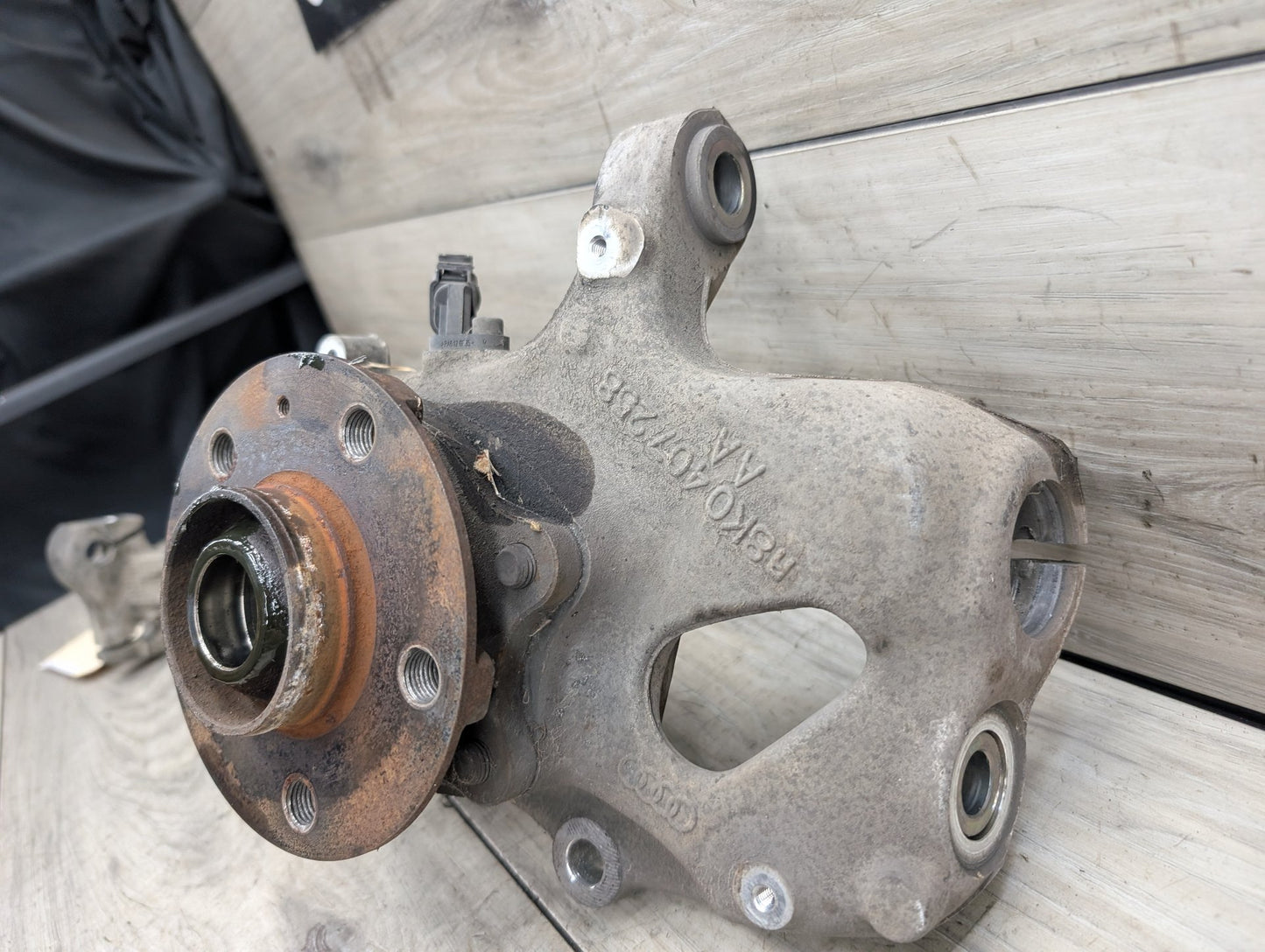 2008 - 2017 Audi S5 8T Front Right Passenger Spindle Knuckle w/ Bearing 4G0407242D