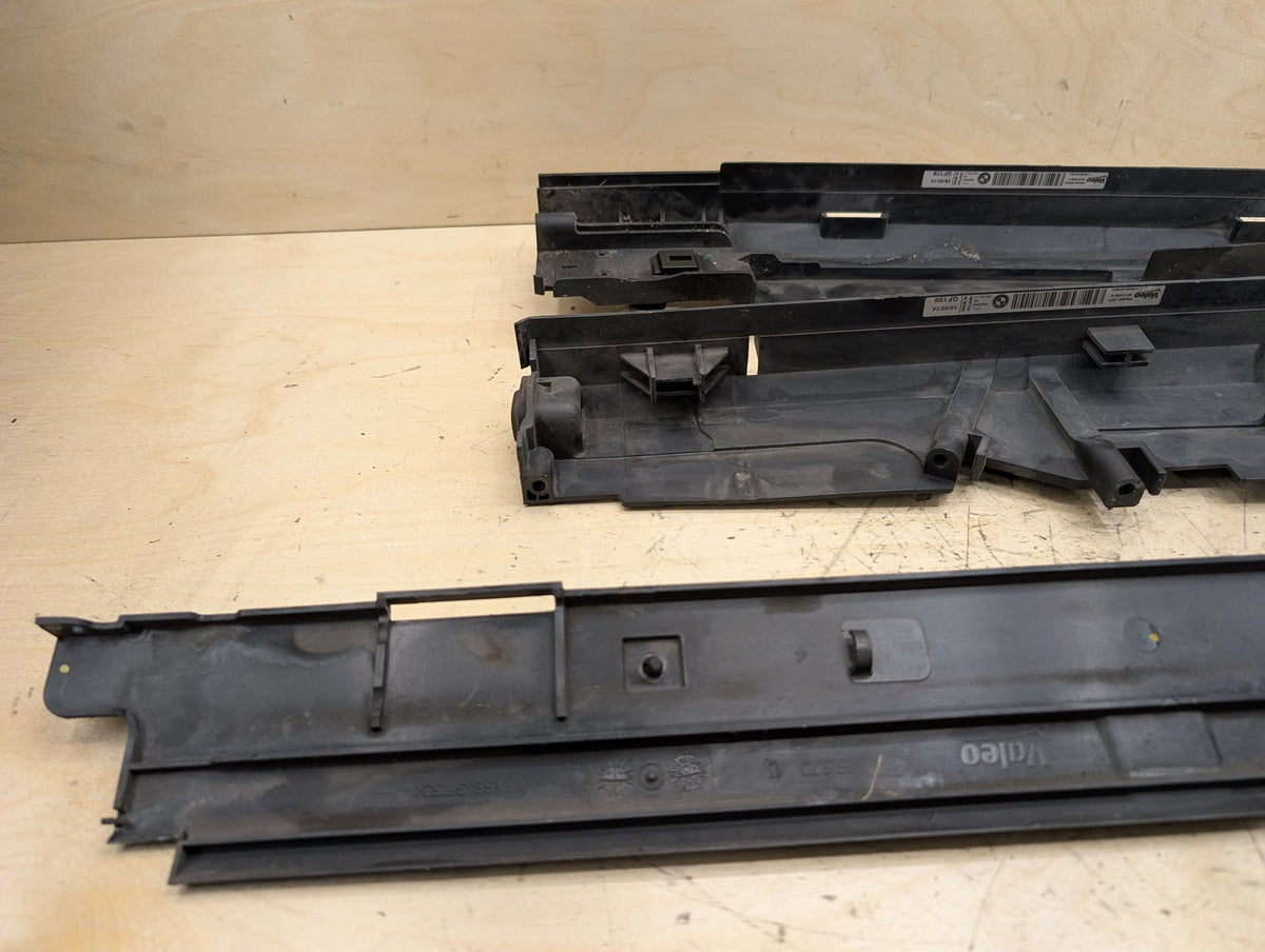 2012-2018 BMW 328i F30 Right Passenger Side Rocker Panel Brackets SET 8507422