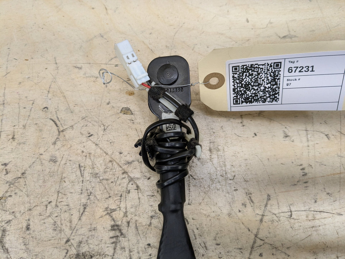 OEM BMW F90 G11 G12 G30 530 540 M550 750 M5 Front Left or Right Seatbelt Buckle