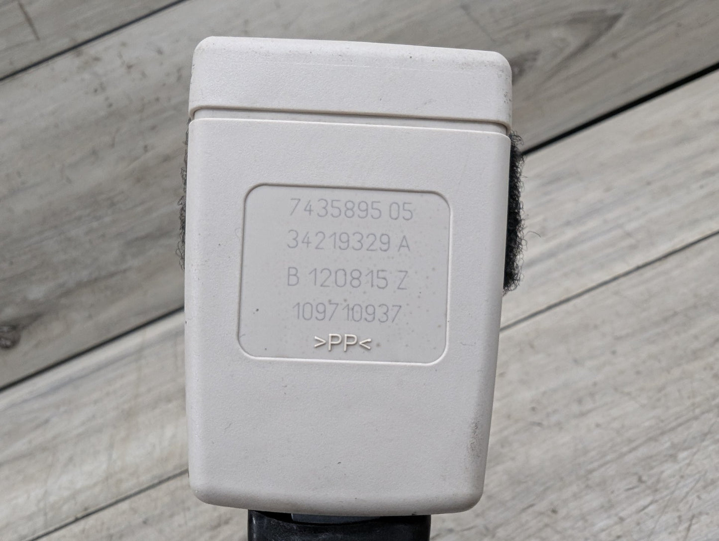 OEM BMW G11 G12 G30 G32 Front Right or Left Seatbelt Seat Belt Buckle BEIGE