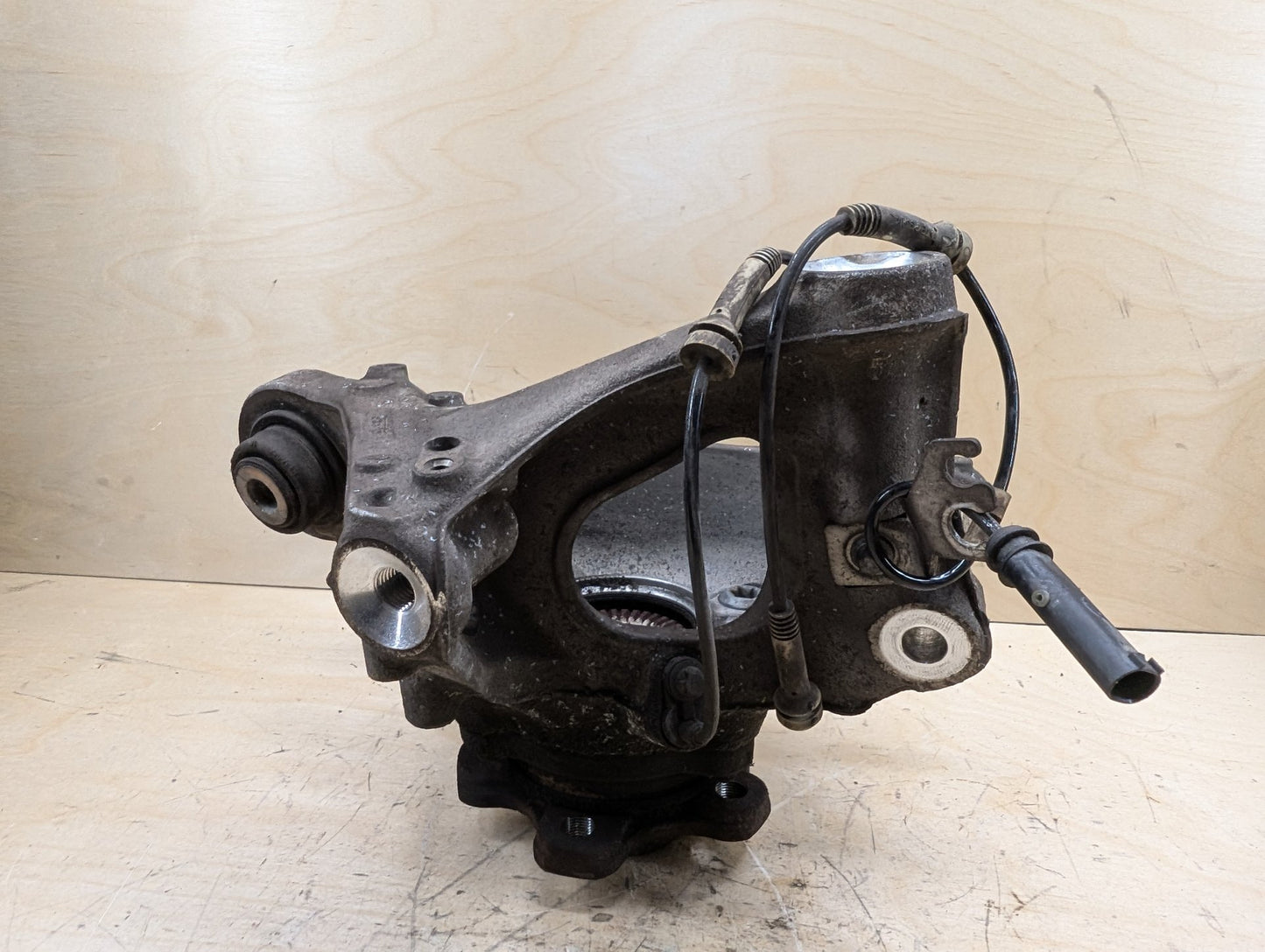 2016-2022 BMW 750i G12 Rear Right Passenger Spindle Knuckle w/ Bearing 6865662