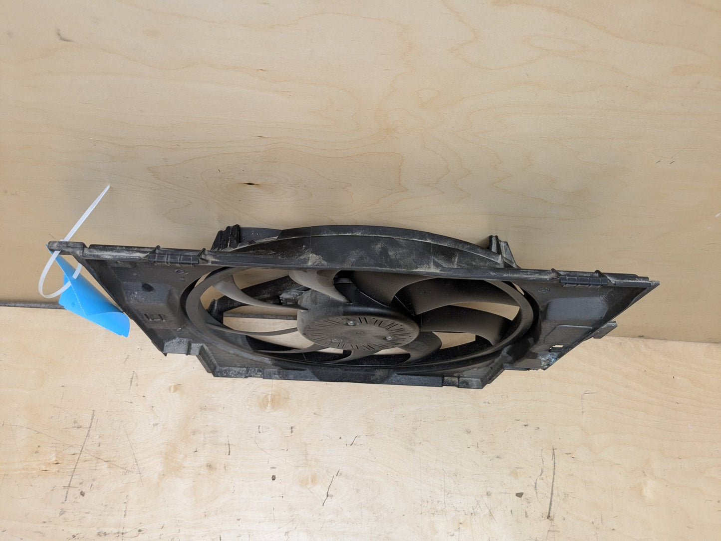 2012-2018 BMW 320i F30 Radiator Fan Shroud Housing w/ Motor 8641963