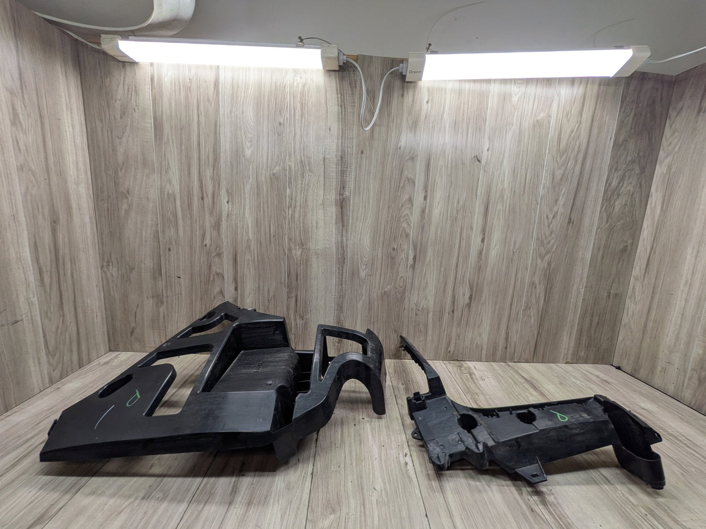 14-18 OEM BMW F85 X5M REAR Right Passenger Bumper Bracket Guide Support Mount