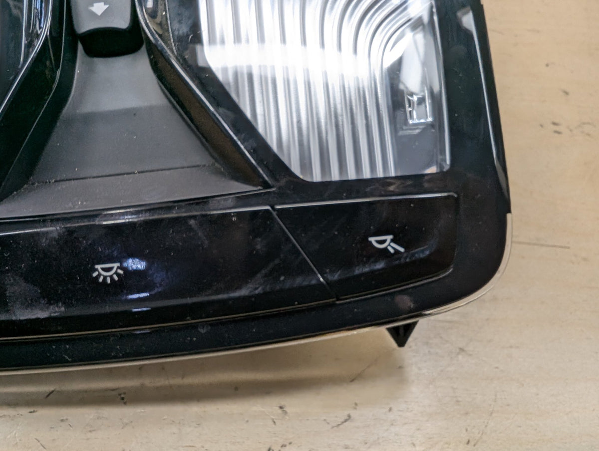 17-21 OEM BMW G01 G02 G05 G20 G30 F90 Front Roof Console Dome Light SOS Switch