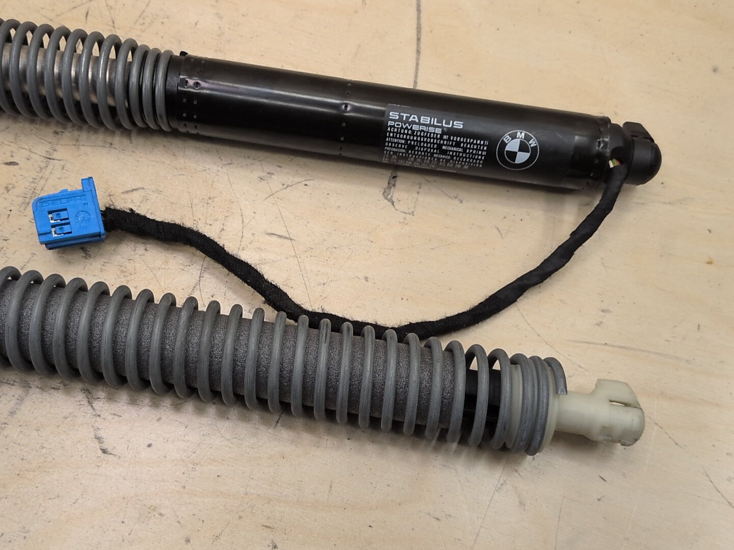16-19 OEM BMW G12 740 750 M760 Right Passenger Electric Trunk Lid Shock Strut