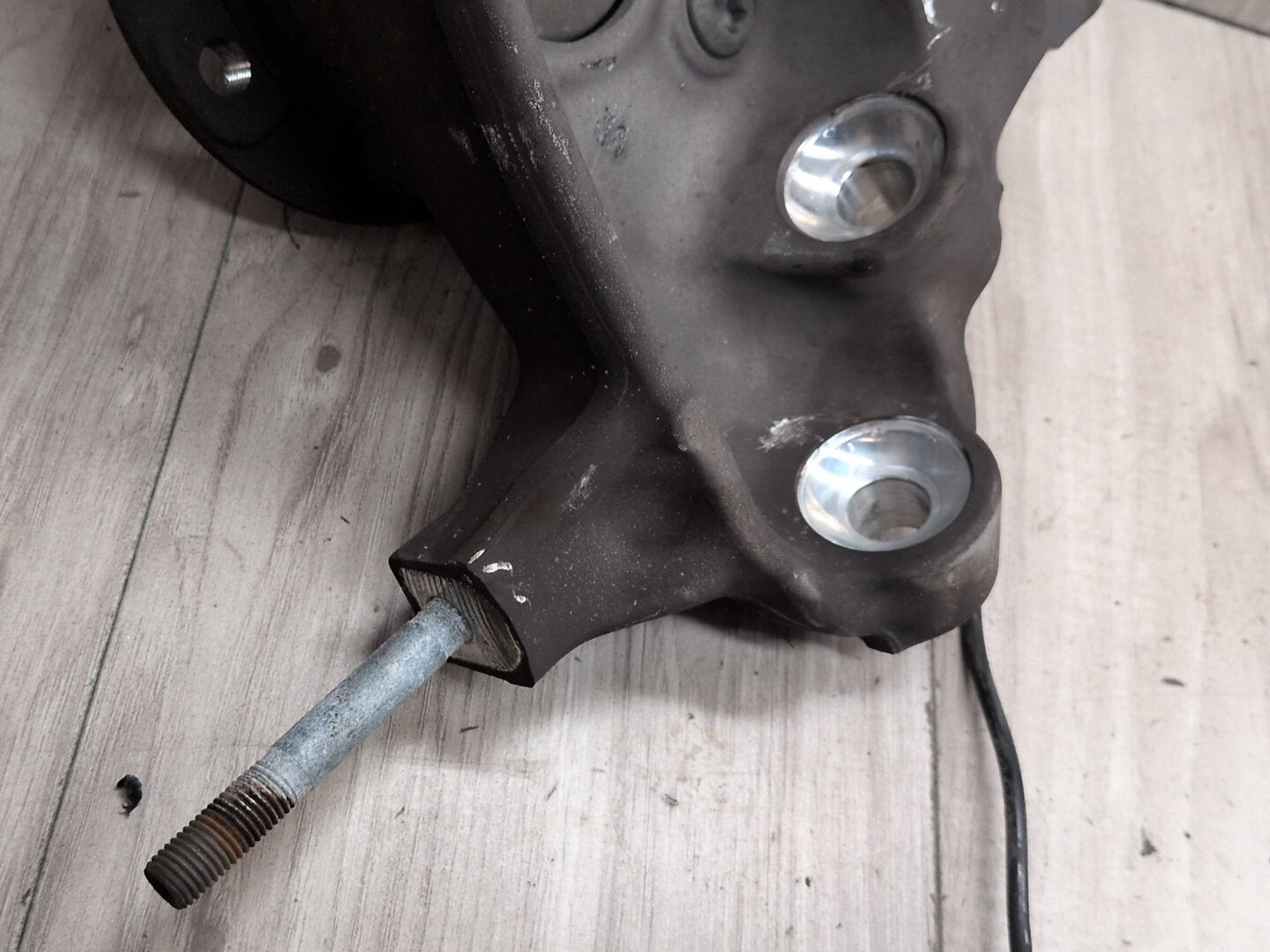 2012-2018 BMW M6 F06 Front Left Driver Spindle Knuckle w/ Bearing 2284053