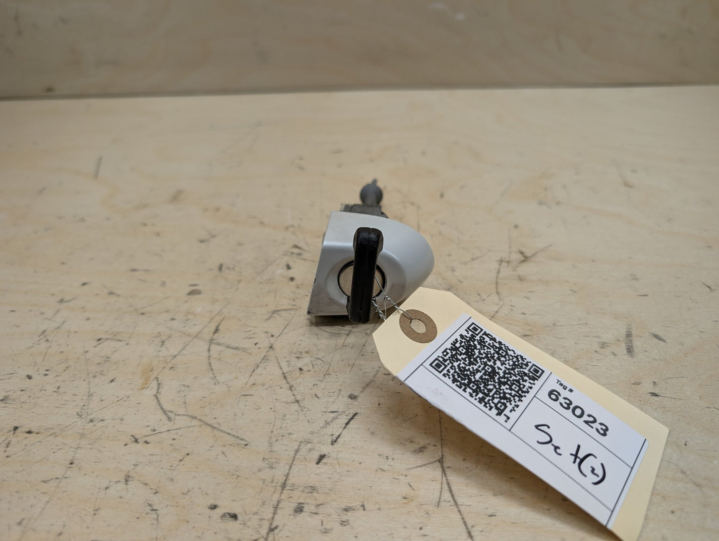 2012-2018 BMW 328i F30 Front Left Driver Key Lock Mechanism w/ Key 7310731