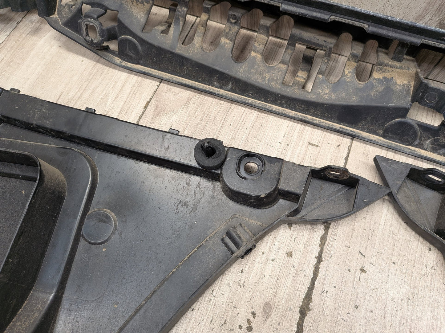 OEM BMW F90 M5 G30 M550 M Sport REAR Center Middle Reinforcement Bracket Mount