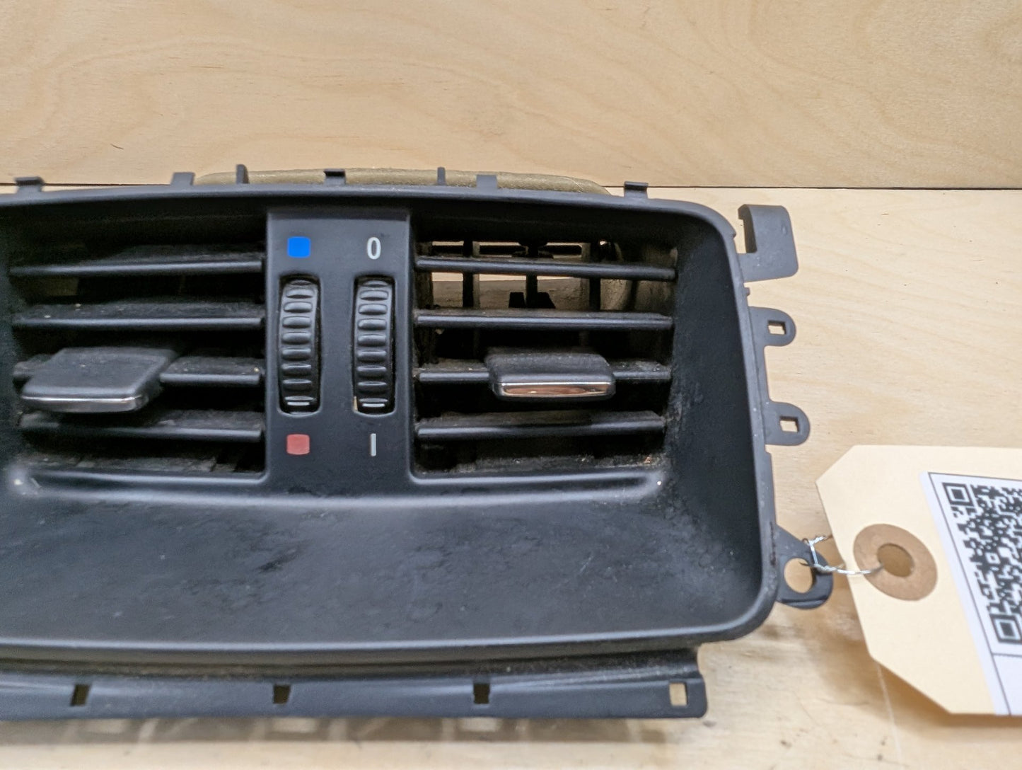 07-13 OEM BMW E92 328 335 Coupe Interior Central Console Rear Vent