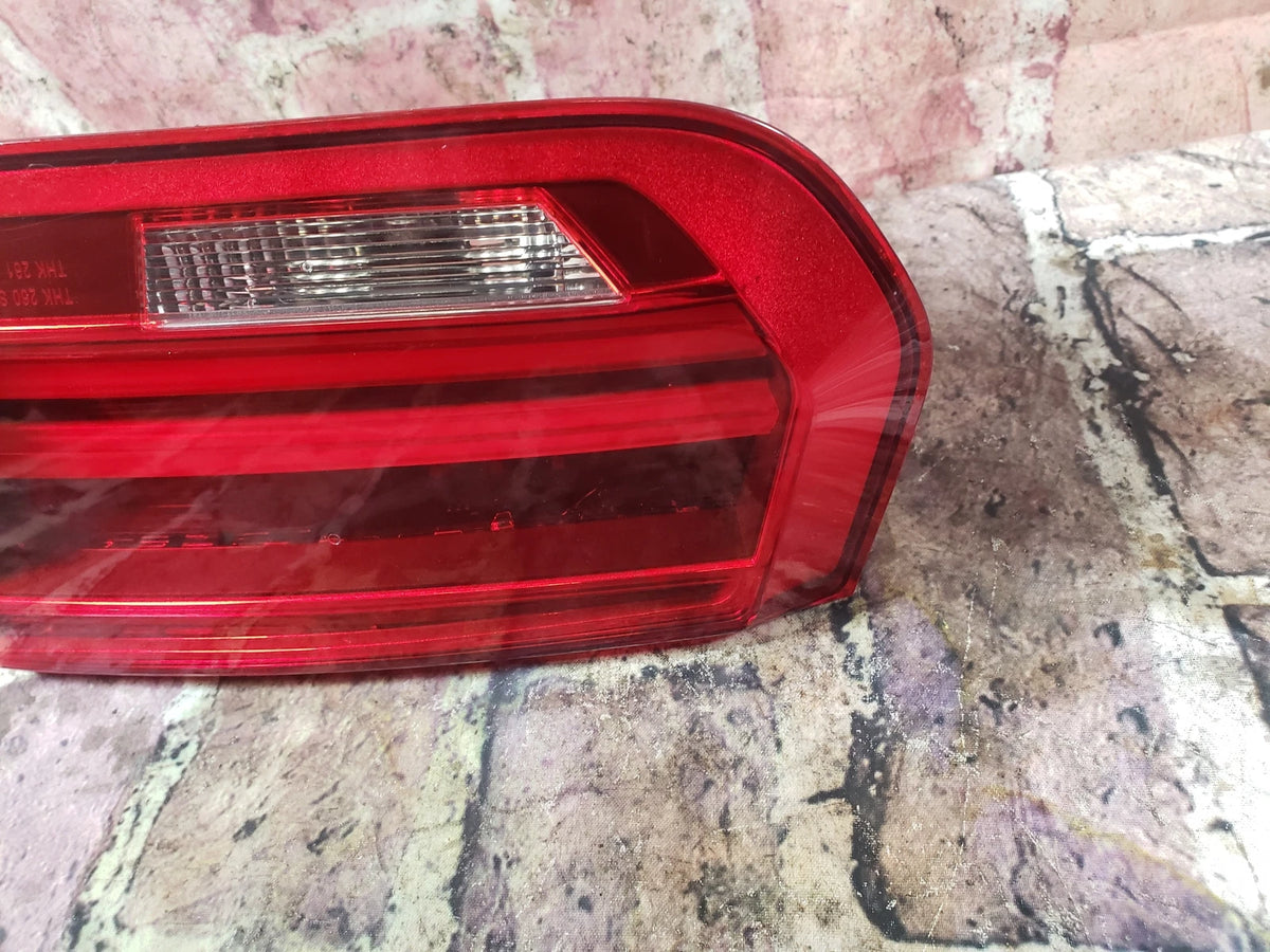 BMW 16-18 F30 RIGHT Tail Light Decklid Mount LCI