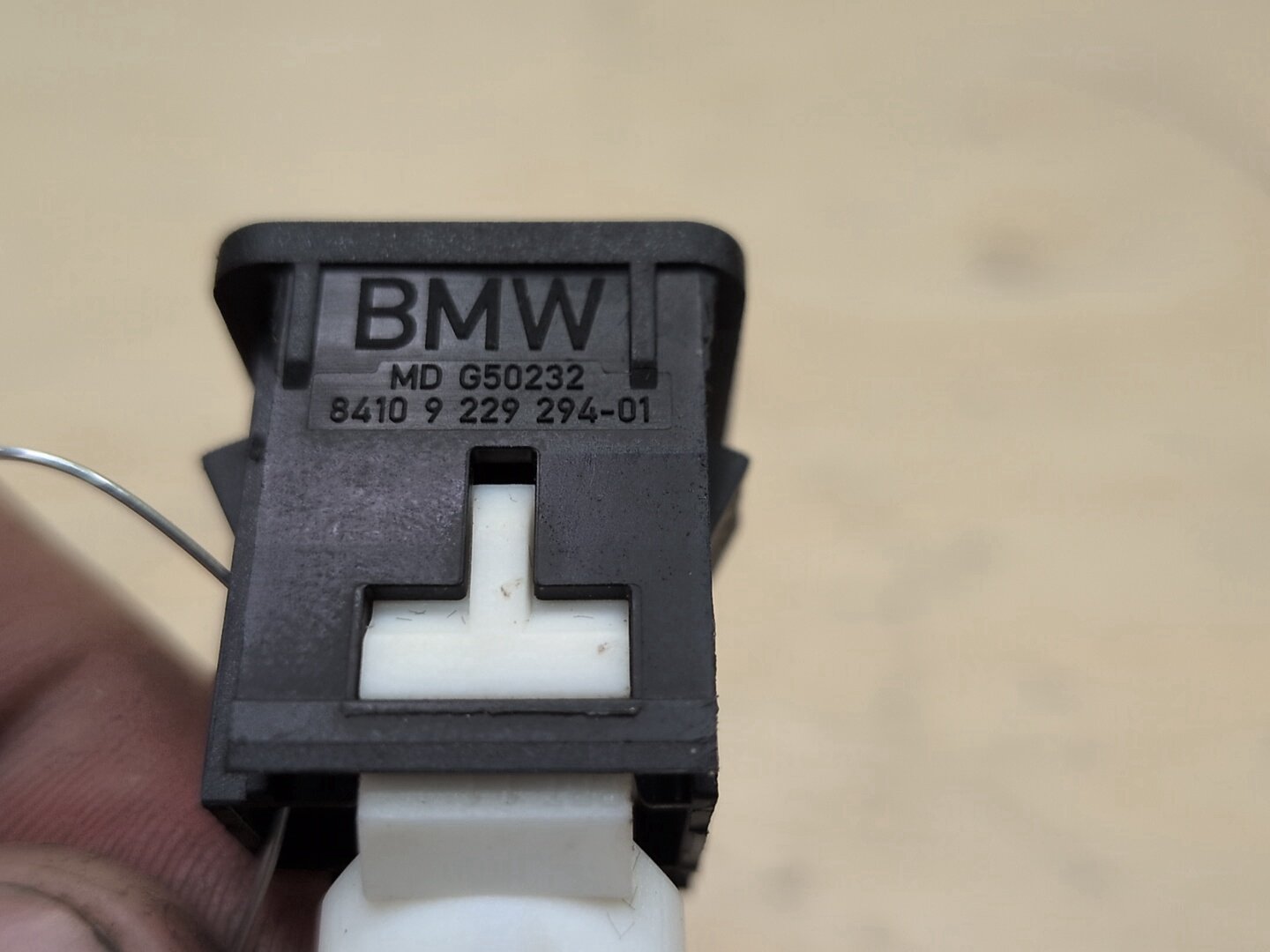 2016-2022 BMW 750i G12 AUX/ USB Charger Port Socket 9299294