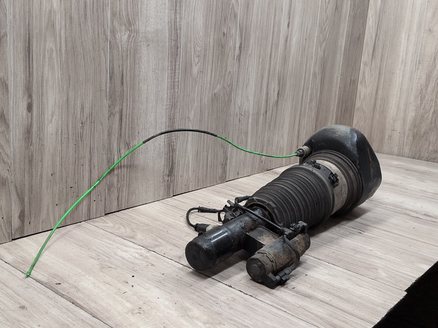 16-21 OEM BMW G12 750 AWD Front Left Driver Air Suspension Strut Shock