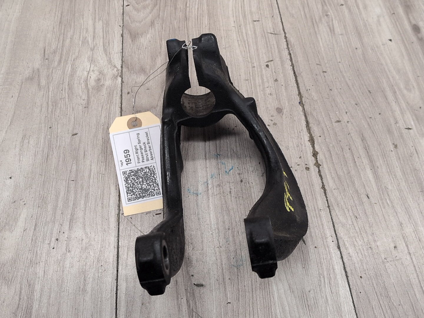 2014 - 2018 BMW X5 F85 Front Right Passenger Spring Strut Shock Absorber Bracket 6851592 S63B44T2