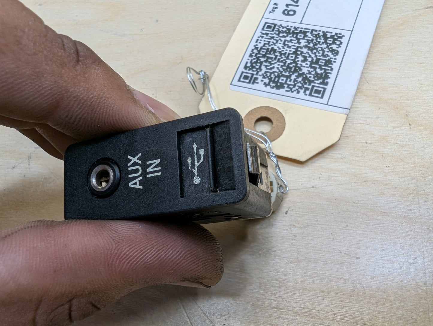 OEM BMW E60 E70 E82 E90 E92 F02 F10 F25 AUX Port USB Plug Input Jack Connector