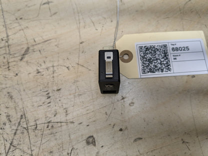 OEM BMW E60 E70 E82 E90 E92 F02 F10 F25 AUX Port USB Plug Input Jack Connector