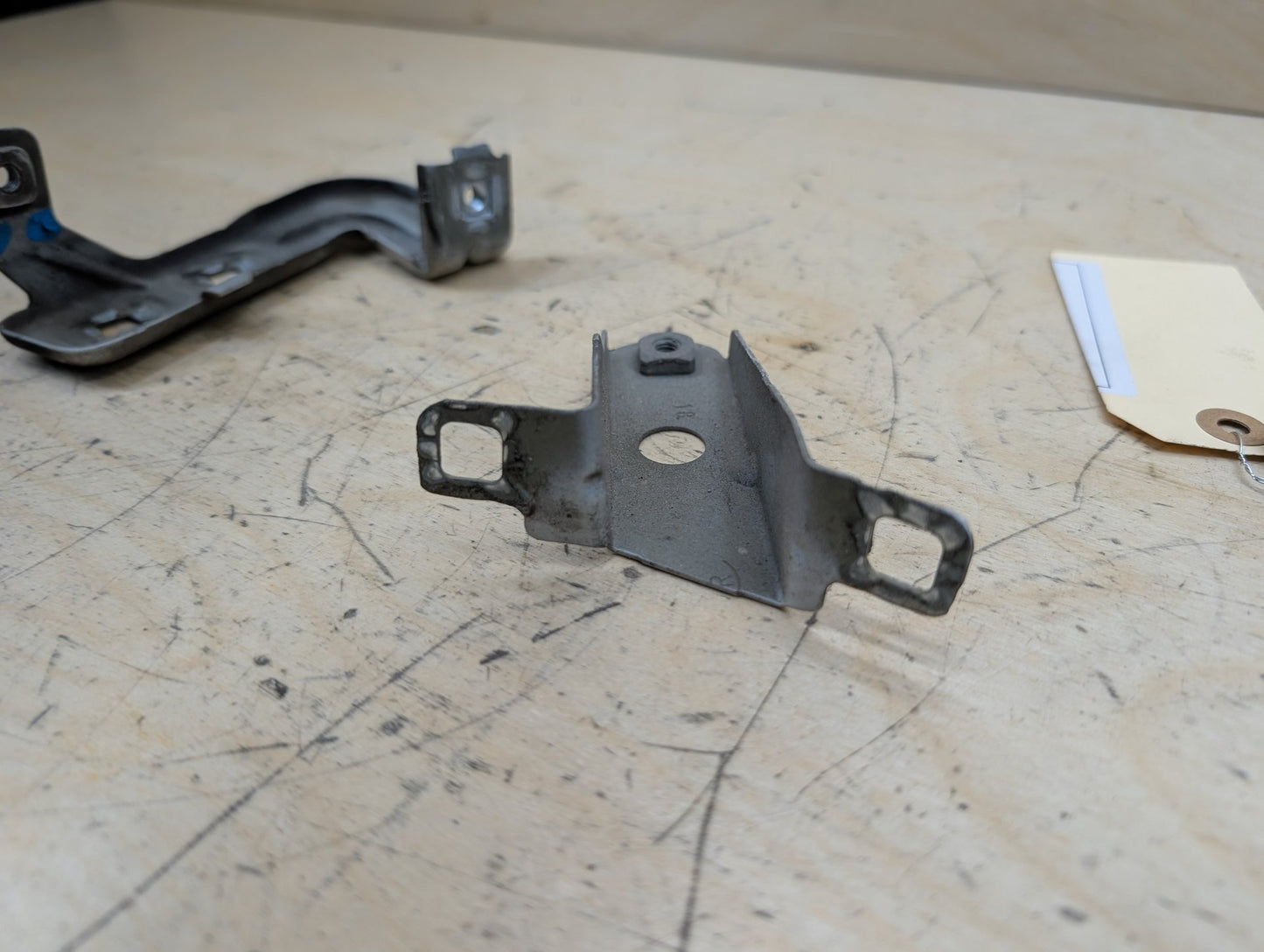 15-20 OEM BMW F80 F82 F83 M3 M4 Left Driver Fender Bracket Mount Carrier SET