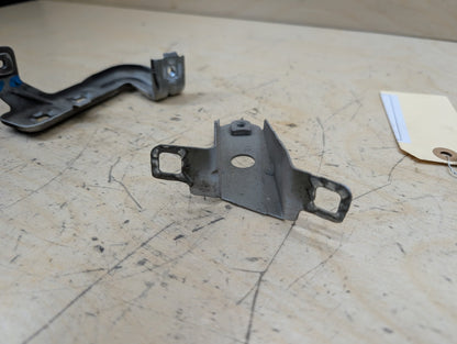 15-20 OEM BMW F80 F82 F83 M3 M4 Left Driver Fender Bracket Mount Carrier SET