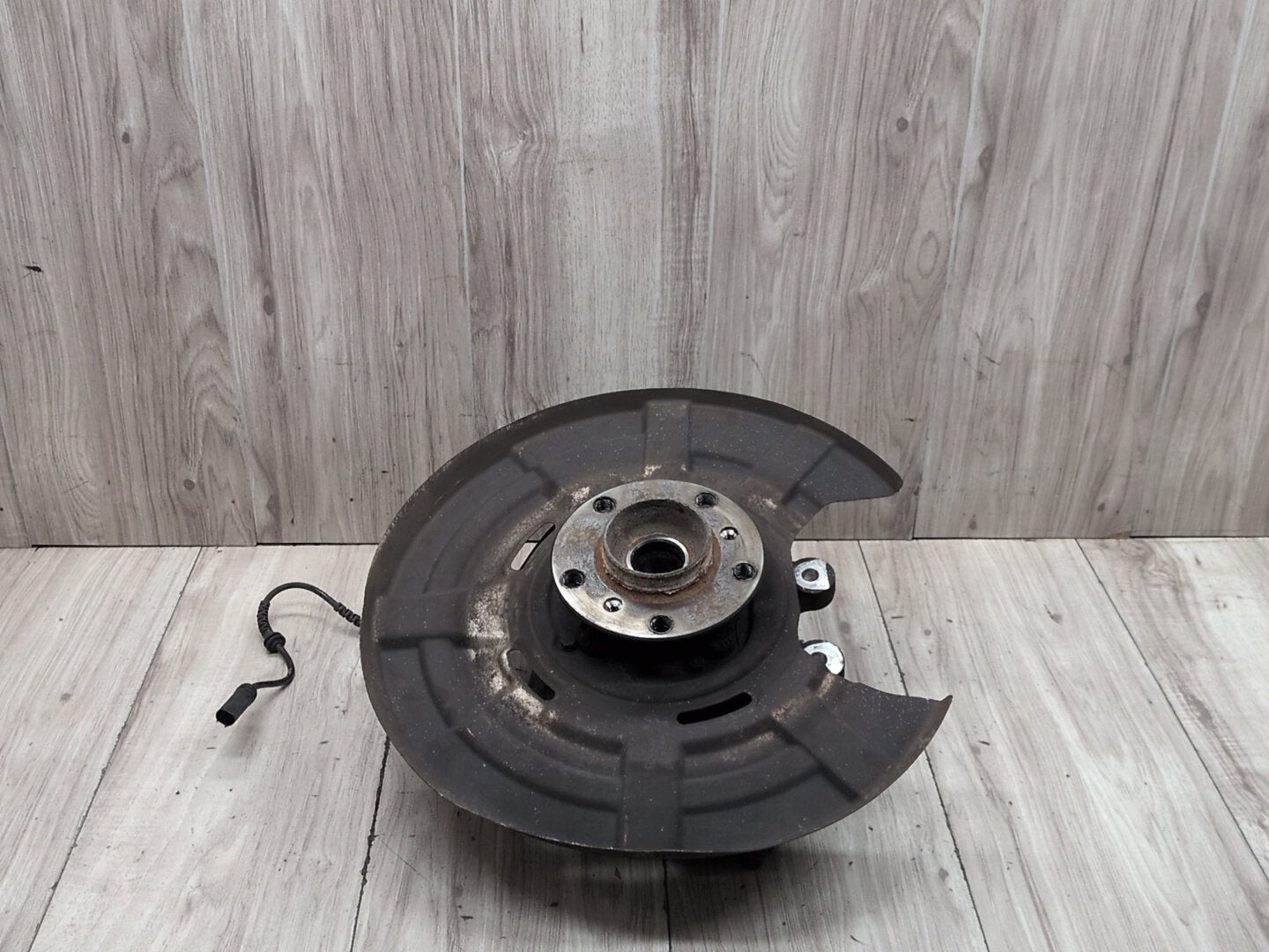 2012-2018 BMW M6 F06 Rear Left Driver Spindle Knuckle w/ Bearing 2284141