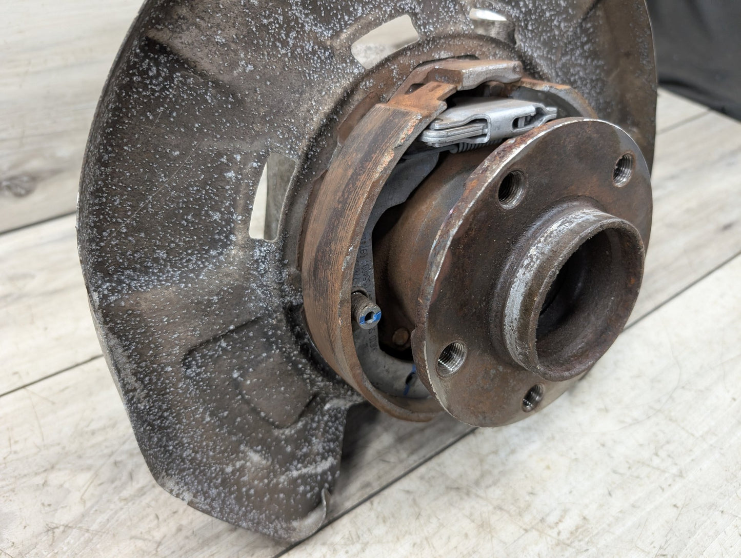 2014 - 2018 BMW X5 F15 Rear Left Driver Spindle Knuckle w/ Bearing 6770983 N63B44O1