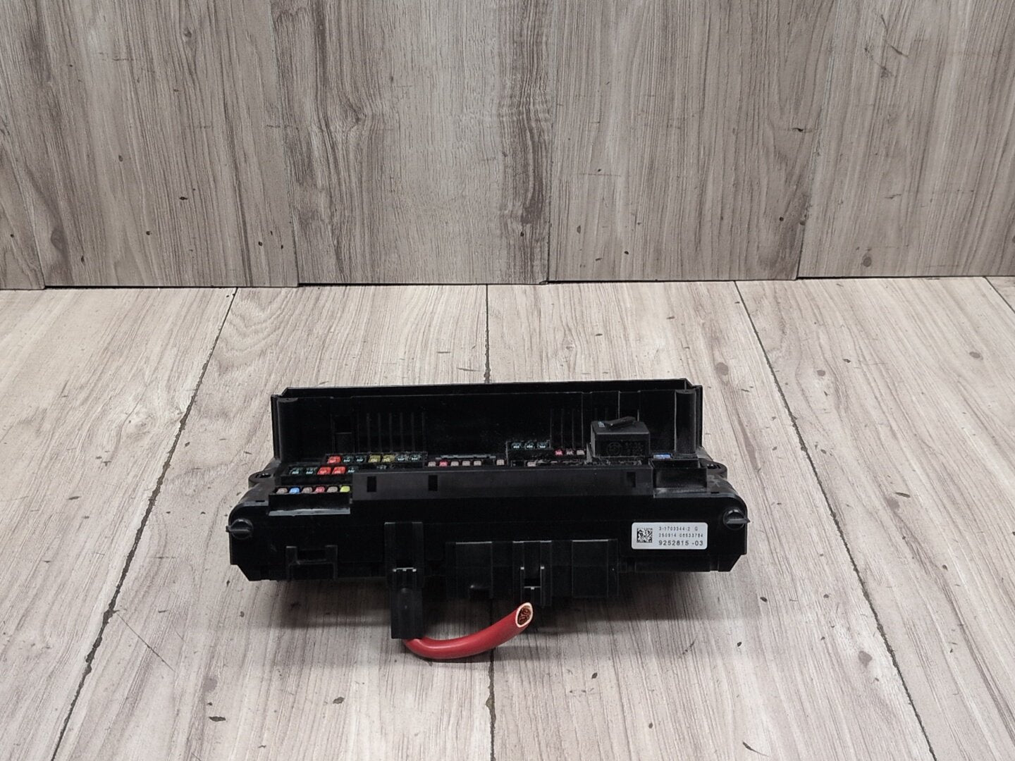 2012-2018 BMW M6 F06 Front Power Distribution Fuse Box 9252815