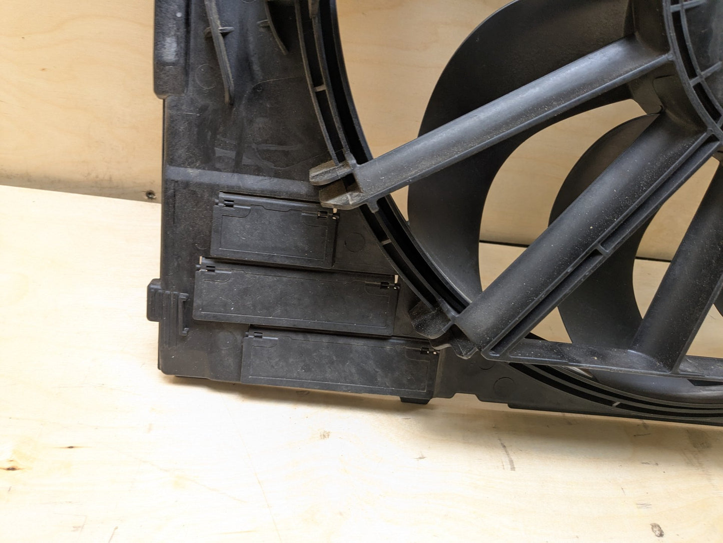 2017-2023 BMW 530i G30 Radiator Fan Shroud Housing w/ Motor 7953400