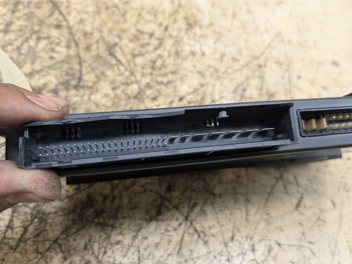 2008-2013 BMW 135i E88 BCM Body Control Module 9226333 OEM