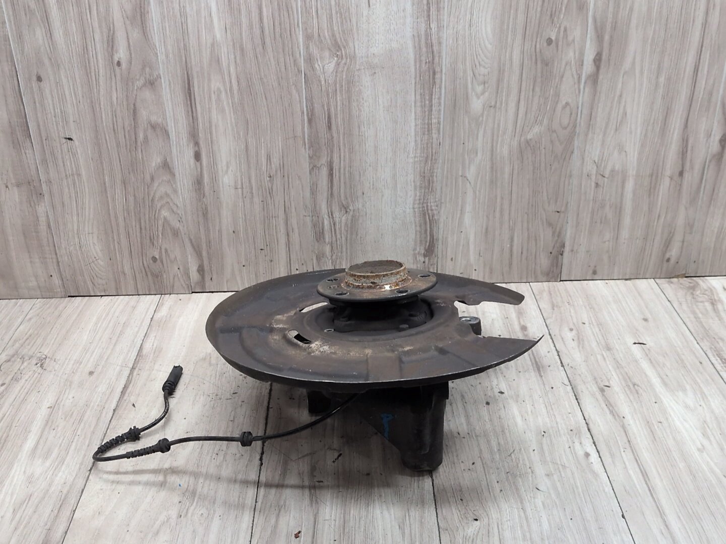 2012-2018 BMW M6 F06 Rear Right Passenger Spindle Knuckle w/ Bearing 2284142